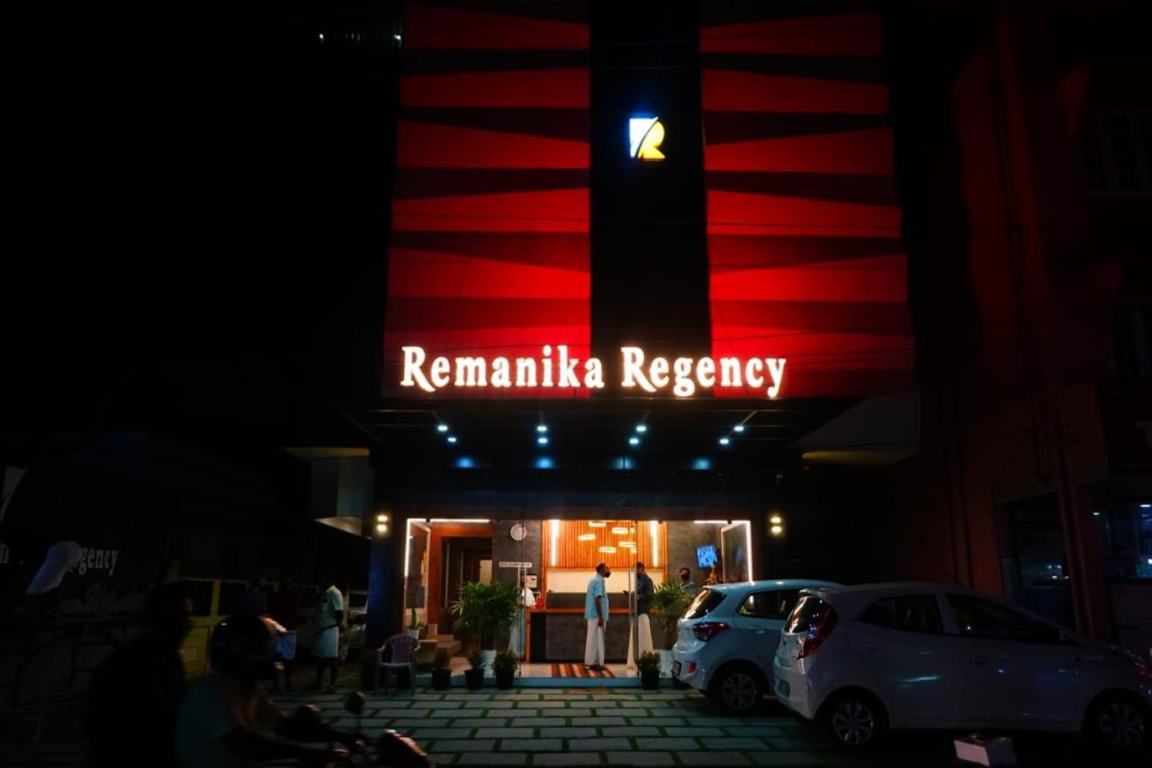 Remanika Regency Hotel Guruvayur Exterior photo