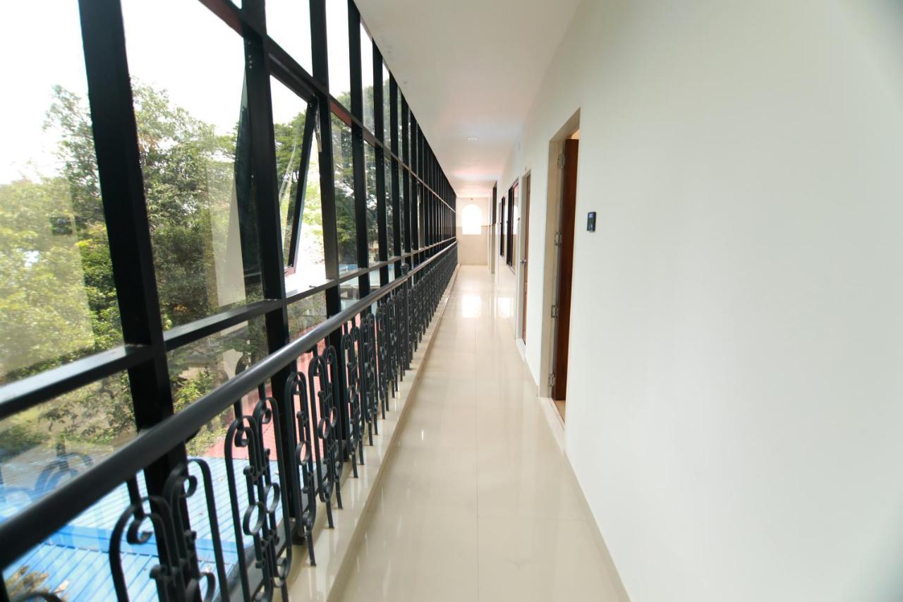 Remanika Regency Hotel Guruvayur Exterior photo