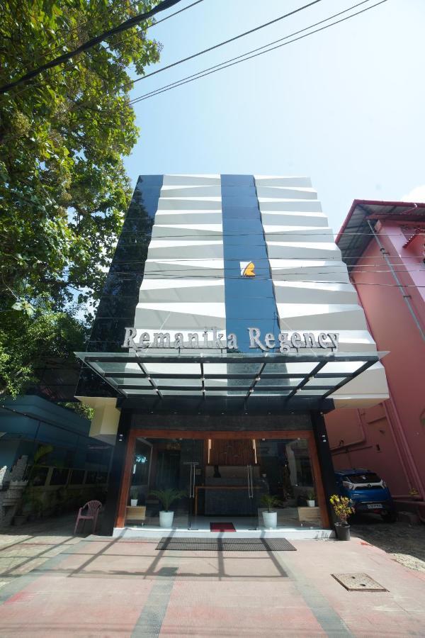 Remanika Regency Hotel Guruvayur Exterior photo